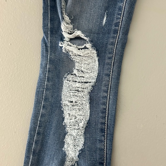 3 pairs of jeans bundle - Guess x2 and Rewash brand - Picture 11 of 14